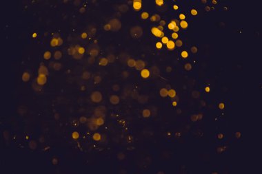 Altın bokeh, siyah arka planlı bulanık lüks