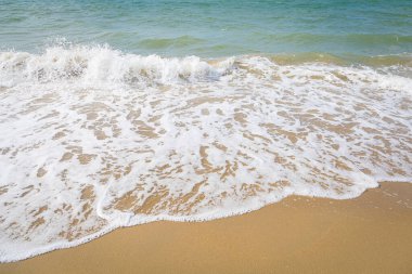 Tayland 'ın Pattaya kentindeki doğal plajlar, yabancı turistler için favori bir tatil beldesi..