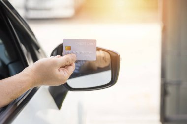 Yakıt için kredi kartı, para transferleri için kredi kartı.