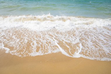 Tayland 'ın Pattaya kentindeki doğal plajlar, yabancı turistler için favori bir tatil beldesi..