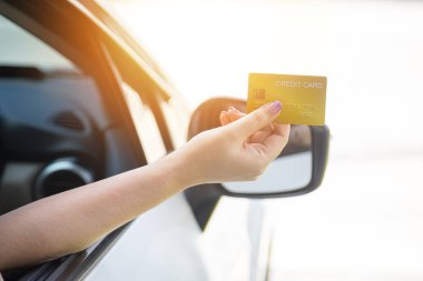 Yakıt için kredi kartı, para transferleri için kredi kartı.