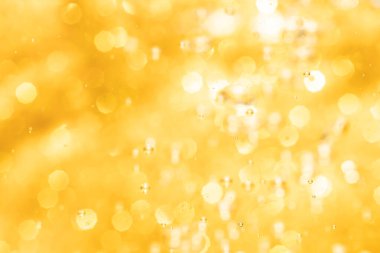 Soyut altın rengi, bulanık arkaplan parıltısı.
