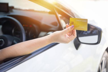 Yakıt için kredi kartı, para transferleri için kredi kartı.