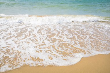 Tayland 'ın Pattaya kentindeki doğal plajlar, yabancı turistler için favori bir tatil beldesi..