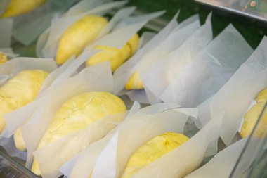Durian, Tayland 'ın meyvelerinin kralı tatlı, tatlı bir tadı ve eşsiz bir kokusu var..
