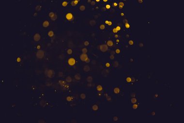Altın bokeh, siyah arka planlı bulanık lüks