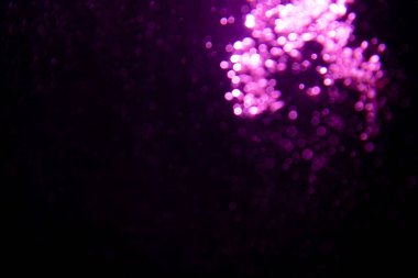 Soyut mor bokeh simli ışıklar odaklanmamış arkaplan