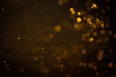 Görünür altın noktalı bulanık fotoğraf ışıl ışıl parlıyor. Lüks ve zevki gösteren bir duvar kağıdı olarak kullanılabilecek kadar lüks görünüyor..