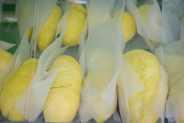 Durian, Tayland 'ın meyvelerinin kralı tatlı, tatlı bir tadı ve eşsiz bir kokusu var..
