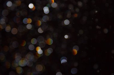 Siyah arka planda Bokeh bulanıklığı lüks, ışıltılı, uygun taşıma lüksü gibi görünüyor