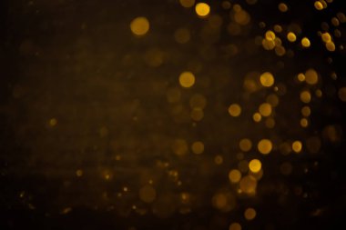 Görünür altın noktalı bulanık fotoğraf ışıl ışıl parlıyor. Lüks ve zevki gösteren bir duvar kağıdı olarak kullanılabilecek kadar lüks görünüyor..