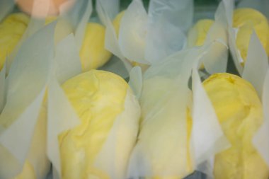 Durian, Tayland 'ın meyvelerinin kralı tatlı, tatlı bir tadı ve eşsiz bir kokusu var..