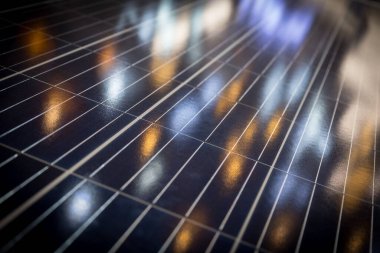 Güneş enerjisinden elektrik üretmek için güneş pili.