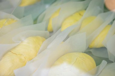 Durian, Tayland 'ın meyvelerinin kralı tatlı, tatlı bir tadı ve eşsiz bir kokusu var..