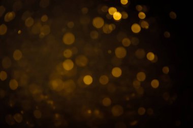 Görünür altın noktalı bulanık fotoğraf ışıl ışıl parlıyor. Lüks ve zevki gösteren bir duvar kağıdı olarak kullanılabilecek kadar lüks görünüyor..