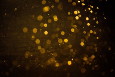 Görünür altın noktalı bulanık fotoğraf ışıl ışıl parlıyor. Lüks ve zevki gösteren bir duvar kağıdı olarak kullanılabilecek kadar lüks görünüyor..