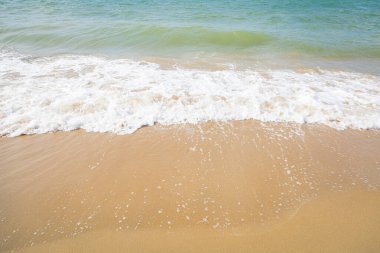 Tayland 'ın Pattaya kentindeki doğal plajlar, yabancı turistler için favori bir tatil beldesi..