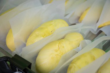 Durian, Tayland 'ın meyvelerinin kralı tatlı, tatlı bir tadı ve eşsiz bir kokusu var..