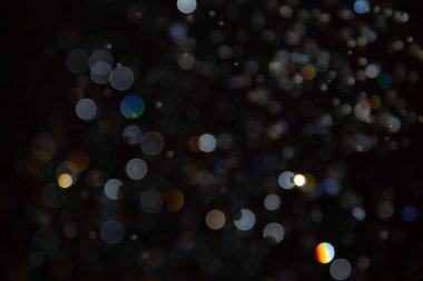 Siyah arka planda Bokeh bulanıklığı lüks, ışıltılı, uygun taşıma lüksü gibi görünüyor