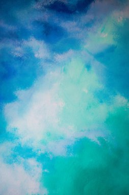 Mavi, mor ve yeşil renklerin dokulu görünümlü bir karışımını içeren soyut fırça darbesi resmi.