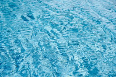 Yüzme havuzunda soyut mavi renk su dalgası arkaplan için saf doğal girdap desen dokusu kullanımı