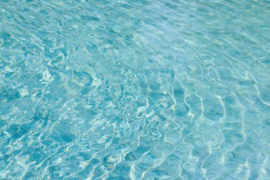 Yüzme havuzunda soyut mavi renk su dalgası arkaplan için saf doğal girdap desen dokusu kullanımı