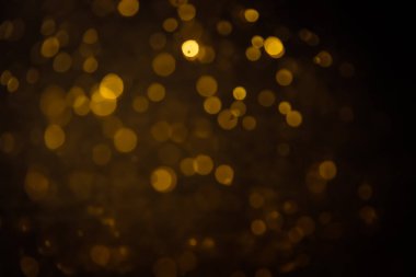 Görünür altın noktalı bulanık fotoğraf ışıl ışıl parlıyor. Lüks ve zevki gösteren bir duvar kağıdı olarak kullanılabilecek kadar lüks görünüyor..