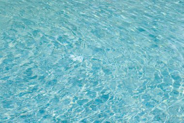 Yüzme havuzunda soyut mavi renk su dalgası arkaplan için saf doğal girdap desen dokusu kullanımı