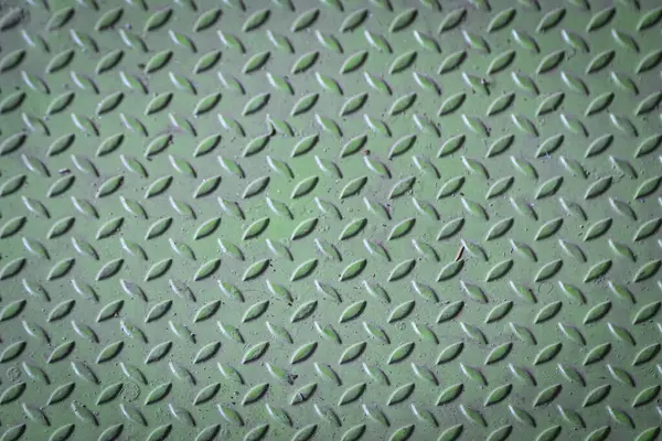 Yeşil elmas kaplama metal yüzey görünür aşınma ve çizikler
