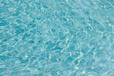 Yüzme havuzunda soyut mavi renk su dalgası arkaplan için saf doğal girdap desen dokusu kullanımı