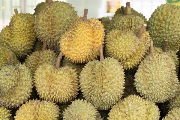 Durian, Tayland 'ın meyvelerinin kralı tatlı, tatlı bir tadı ve eşsiz bir kokusu var..