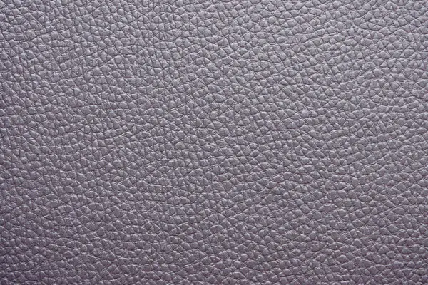 Yumuşak desenli Mor Deri 'nin yakın çekimi. Yüzey küçük, eşit aralıklı tahıllarla kaplı, pürüzsüz ve lüks bir görünüm sağlıyor. Nötr renk ve doğal doku onu çok yönlü bir arkaplan yapar.