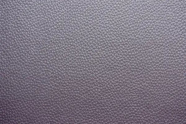 Yumuşak desenli Mor Deri 'nin yakın çekimi. Yüzey küçük, eşit aralıklı tahıllarla kaplı, pürüzsüz ve lüks bir görünüm sağlıyor. Nötr renk ve doğal doku onu çok yönlü bir arkaplan yapar.