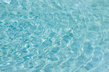 Yüzme havuzunda soyut mavi renk su dalgası arkaplan için saf doğal girdap desen dokusu kullanımı