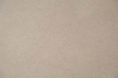 Kahverengi bir Kraft kağıt dokusunun yüksek çözünürlüklü yakın çekimi, doğal ve biraz pürüzlü bir yüzeyi var. Arkaplan olarak kullanmak için ideal