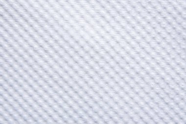 Beyaz örülmüş bir kumaşın yakın çekimi, zarif, düzgün dokusunu ve ince gölgelerini gözler önüne seriyor. Temiz arka planlar için mükemmel..