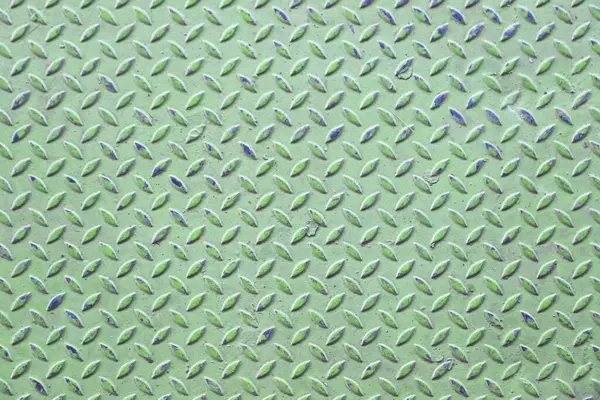 Yeşil elmas kaplama metal yüzey görünür aşınma ve çizikler