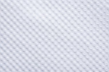 Beyaz örülmüş bir kumaşın yakın çekimi, zarif, düzgün dokusunu ve ince gölgelerini gözler önüne seriyor. Temiz arka planlar için mükemmel..