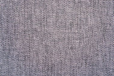 Sıkıca dokunmuş mavi bir kumaşın yakın plan görüntüsü, üniforma dokusunu ve ince iplik rengi varyasyonlarını gözler önüne seriyor. Arka planlar için ideal.