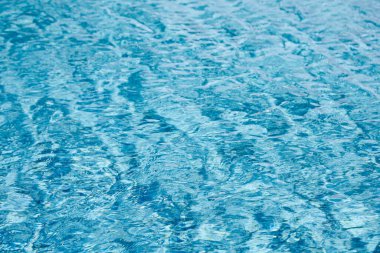 Yüzme havuzunda soyut mavi renk su dalgası arkaplan için saf doğal girdap desen dokusu kullanımı
