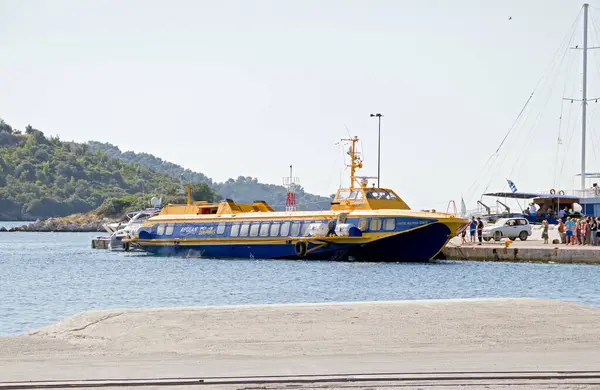 Yunanistan 'ın Skiathos Adası - 30 Temmuz 2019: Ege Uçan Yunusları yüksek hızlı hidrofolyo teknesi Erato Yunanistan' ın Skiathos Adası limanına yanaştı