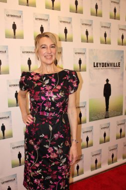 Beverly Hills, CA - 11 Mart 2023: Memleketi Leytenville hakkında yazmaya karar veren yanmış bir araba satıcısı hakkında kısa bir film olan 