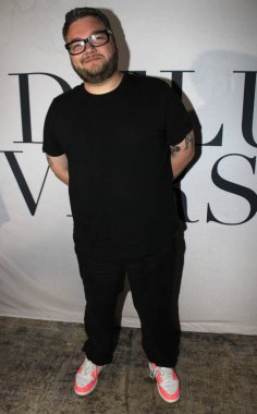 Los Angeles, CA - 24 Ağustos 2023: Los Angeles Icons of LA Awards ve Jesse Metcalfe 'ın Deluxe Magazine kapak sürümü için kırmızı halı geldi.. 