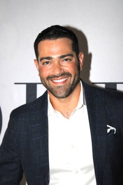 Los Angeles, CA - 24 Ağustos 2023: Los Angeles Icons of LA Awards ve Jesse Metcalfe 'ın Deluxe Magazine kapak sürümü için kırmızı halı geldi.. 