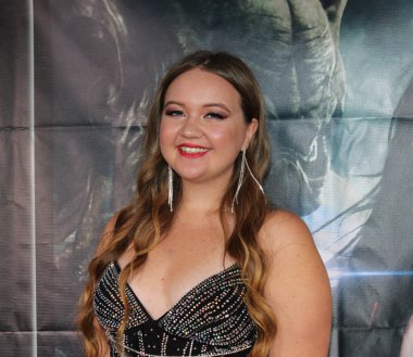 Encino, CA - 14 Eylül 2023: Bizlerin Altında adlı korku filminin galası için kırmızı halı geldi, Harley Wallen 'ın bir filmi, Encino, CA' daki Laemmle Tiyatrosu 'nda çekildi..