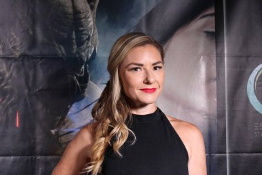 Encino, CA - 14 Eylül 2023: Bizlerin Altında adlı korku filminin galası için kırmızı halı geldi, Harley Wallen 'ın bir filmi, Encino, CA' daki Laemmle Tiyatrosu 'nda çekildi..