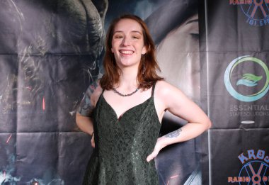 Encino, CA - 14 Eylül 2023: Bizlerin Altında adlı korku filminin galası için kırmızı halı geldi, Harley Wallen 'ın bir filmi, Encino, CA' daki Laemmle Tiyatrosu 'nda çekildi..