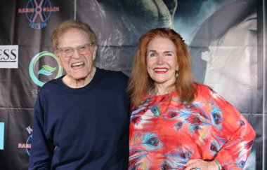 Encino, CA - 14 Eylül 2023: Bizlerin Altında adlı korku filminin galası için kırmızı halı geldi, Harley Wallen 'ın bir filmi, Encino, CA' daki Laemmle Tiyatrosu 'nda çekildi..