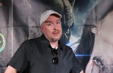 Encino, CA - 14 Eylül 2023: Bizlerin Altında adlı korku filminin galası için kırmızı halı geldi, Harley Wallen 'ın bir filmi, Encino, CA' daki Laemmle Tiyatrosu 'nda çekildi..