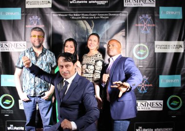 Encino, CA - 14 Eylül 2023: Bizlerin Altında adlı korku filminin galası için kırmızı halı geldi, Harley Wallen 'ın bir filmi, Encino, CA' daki Laemmle Tiyatrosu 'nda çekildi..